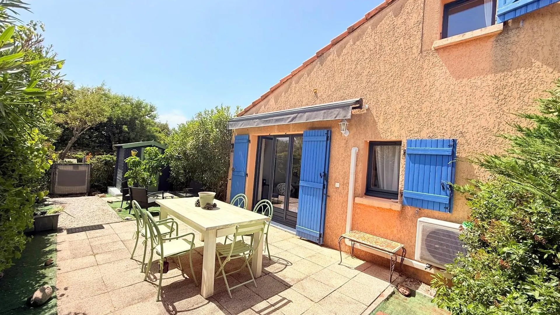 Hébergement de vacances Maison Avec Jardin Et Piscine La Motte